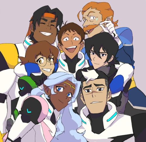 misterunagi:I love group photos.. Voltron Season 5 is up! Go watch it!! 