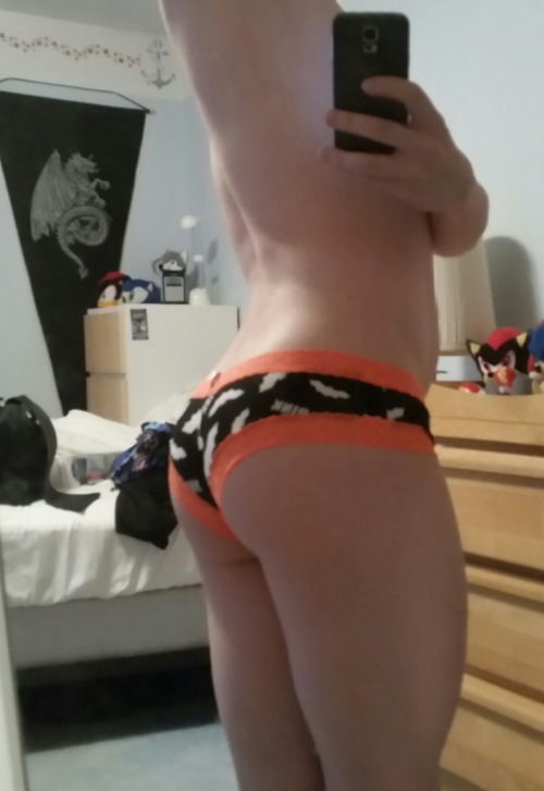 neko-boi:  New Halloween undies!~ 2spooky4u (Had to be basic and take them with my phone since I’m at my parents this weekend) 