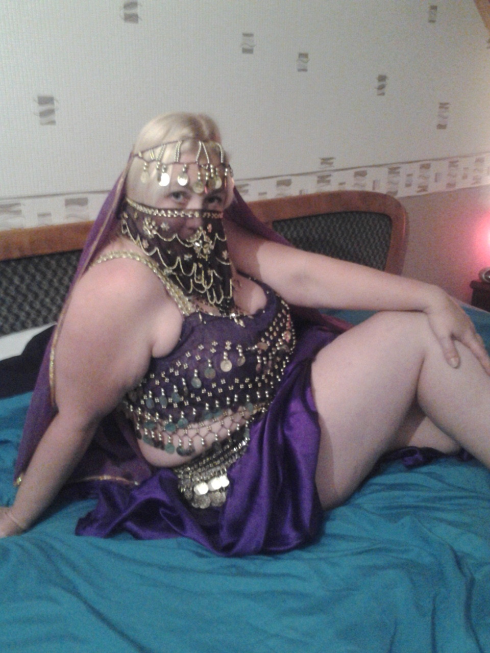 frenchfancy69:  Peeping out ;) x