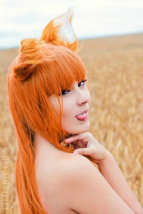catiebriehart:  daddydomjon:  Heyyyyyyyy, foxy lady! ;)  What an adorable fox!!!!~CATIEBRIE~