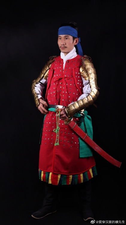 chinese hanfu and armor in ming dynasty style by 爱穿汉服的礦先生