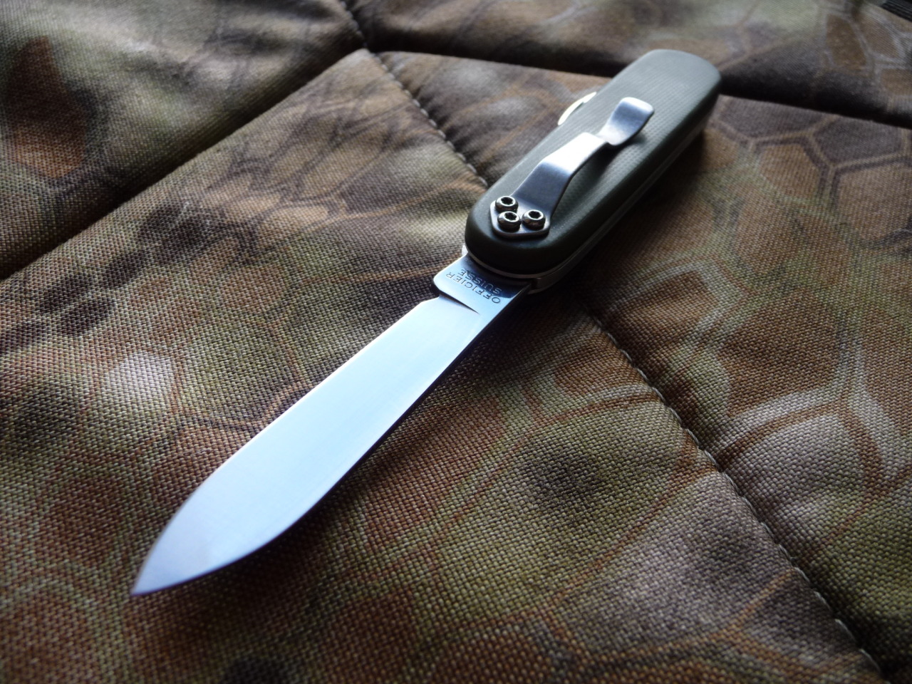 ru-titley-knives:  Custom SAK .This SAK bantam was recently pimped for one of the