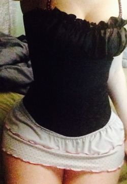 I want more corsets. 3 isnt enough.
