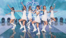 pastilpop:  anonymous made me choose:rough/snowflake or navillera/lol era 