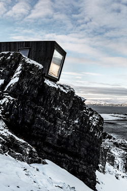 cknd:  Kongsfjord wind shelter / bird hide