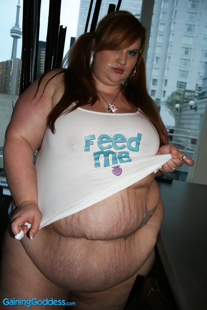 heywewantsomefatty:All the stretch marks scars her belly got to get fat and pack