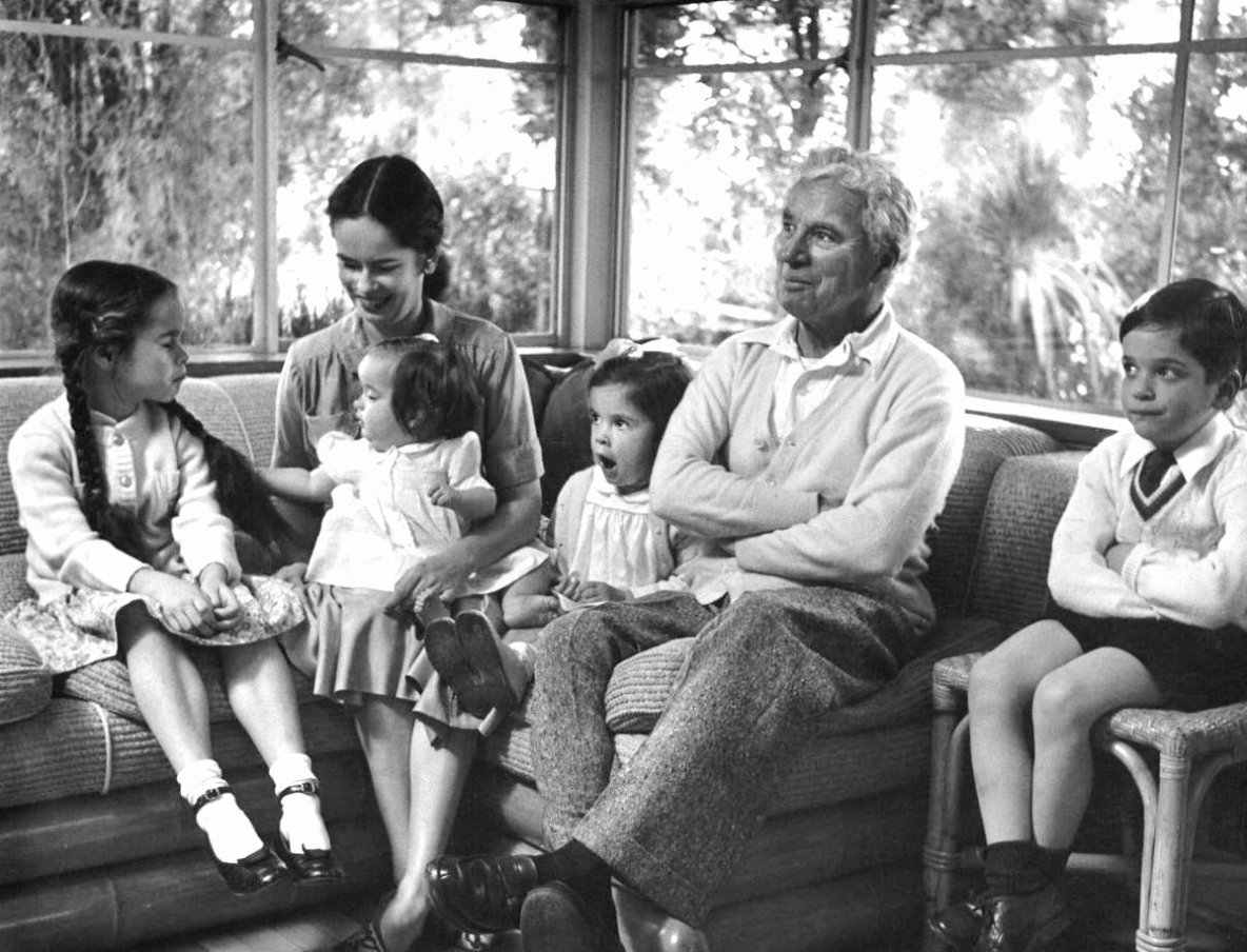 olga-4711:
“Charlie Chaplin and family 1952.”
Charlie Chaplin, wife Oona at their Beverly Hills home, daughters Geraldine, Victoria (on mother’s lap), Josephine and son Michael. I love how Michael seems to be mimicking his father’s...