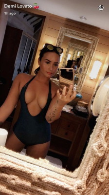 celebrityhunnies:  demi lovato