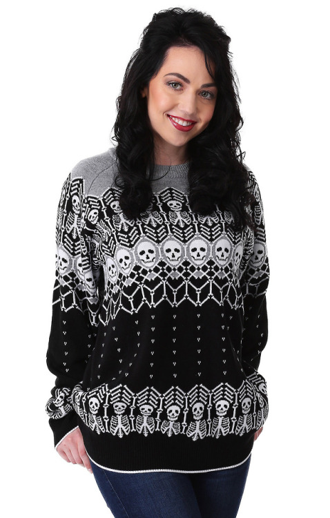 mayadile: twinklecupcake: zooophagous: brokehorrorfan: Everyone loves ugly Christmas sweaters, but h