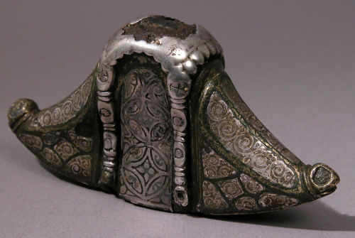 Sword pommel (Anglo-Saxon, late 800s).The quasi-triangular shell of this sword pommel is made of cas