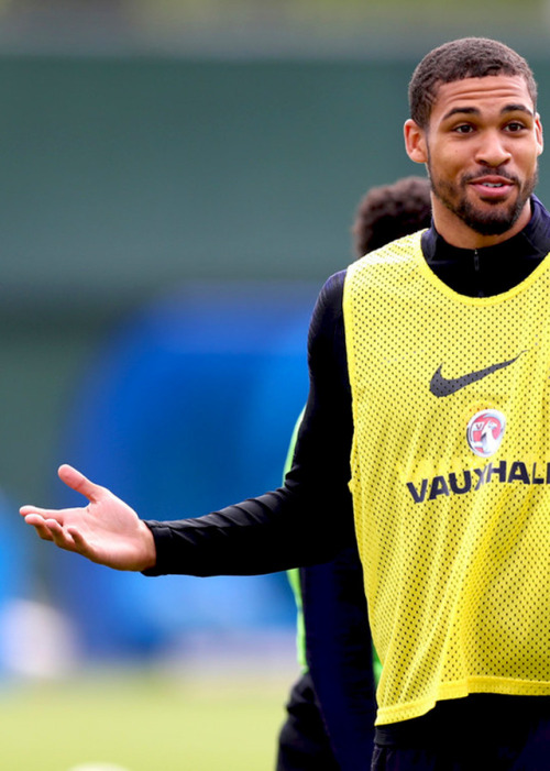 mertes4cker:Ruben Loftus-Cheek in action during the England training session on June 21, 2018 in Sai