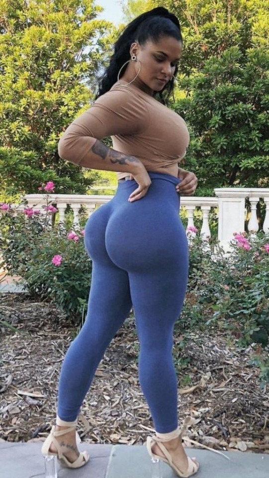 she2damnthick:That’s nice really nice 