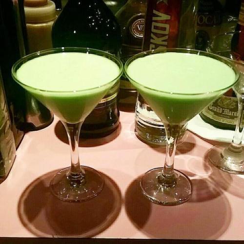 Friday cocktails. Grasshoppers ahoy. #cocktails #cocktail #grasshopper #alcohol #drinks #drinksofinstagram #cocktailsofinstagram #cremedementhe #whitecremedecacao #cream #bostonshaker #martiniglass #seriouslyneededalcohol #cocktailfriday