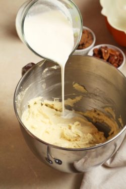 sweetoothgirl:  Vanilla Bean Bundt Cake with