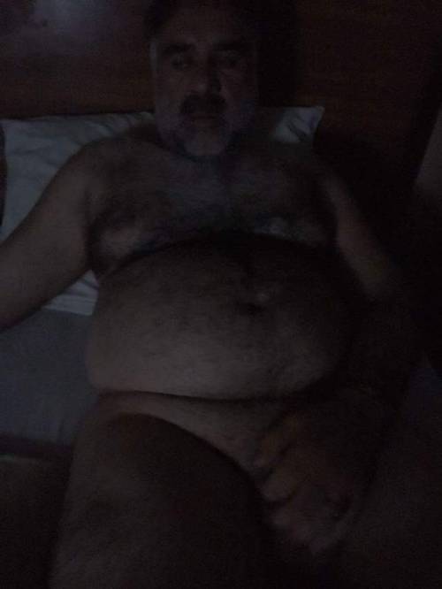 unclesonly: alijansworld:Fuckig Oldman Good.. 