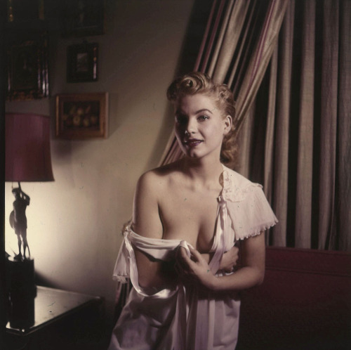 gmgallery:  Eva Lynd photographed by Peter Basch, 1950s www.stores.eBay.com/GrapefruitMoonGallery