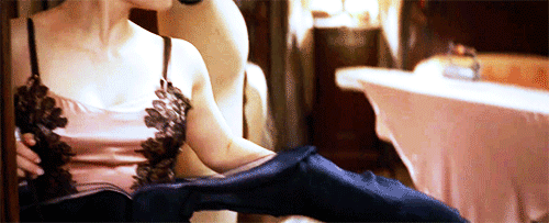 queenieriddle:Gentlemen, this is my sister. Wanna put something on, Queenie?