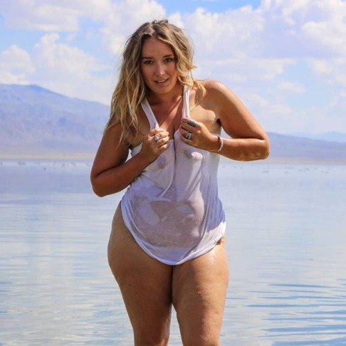 socalsummers: somewhere on a beach sippin’ something strong…..in my heady'all I’m