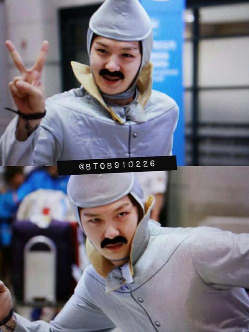 changsoup:  lee changsub  doing airport fashion  the right way   