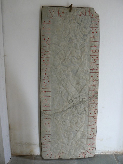 Runestone nr 213. Sweden, Östergötland, Linköping, Västerlösa.The grave lid is decorated with runes 