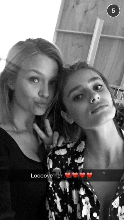 Josephine Skriver & Taylor Hill via snapchat. (jojoskriver)