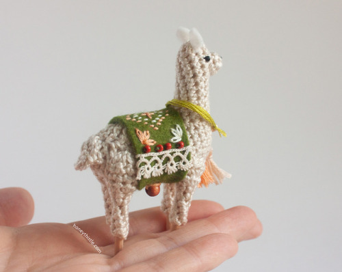 Hey folks~Just poppin’ in to give a quick update - I finally wrote that miniature llama pattern! You