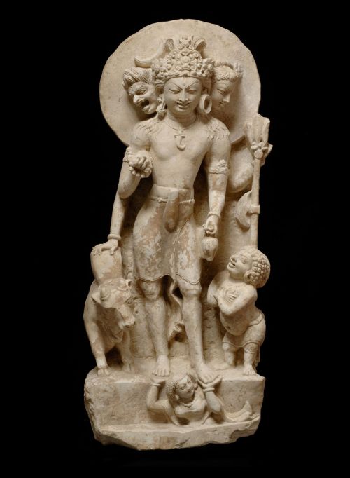 Shiva Mahadeva with three heads being the center of Shiva and the others of Bhairava and Parvati, be