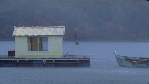 365filmsbyauroranocte:Seom (a.k.a. The Isle) (Kim Ki-duk, 2000): empty spaces