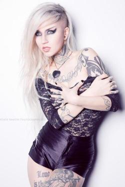 panda-face-mew:  Sara Fabel 