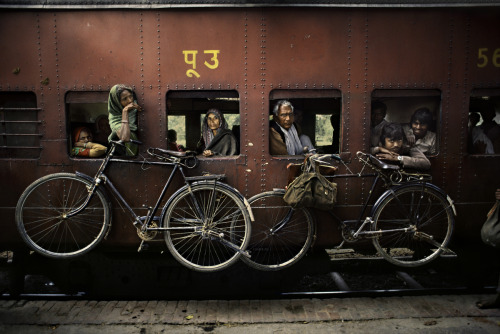stevemccurrystudios:TRAINSEver since childhood, when I lived within earshot of the Boston and Maine,