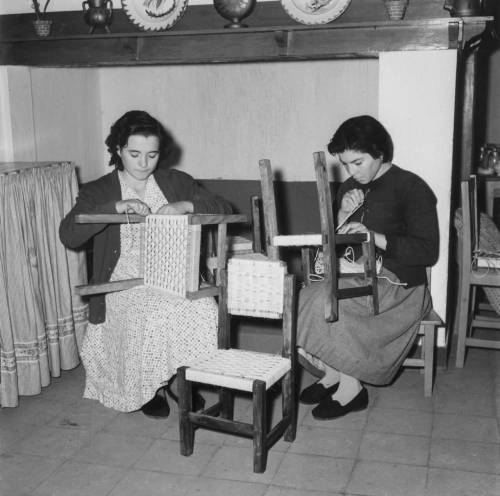 Série “As Mulheres na obra de Artur Pastor”. Centros de Extensão Agrícola Familiar. Chav