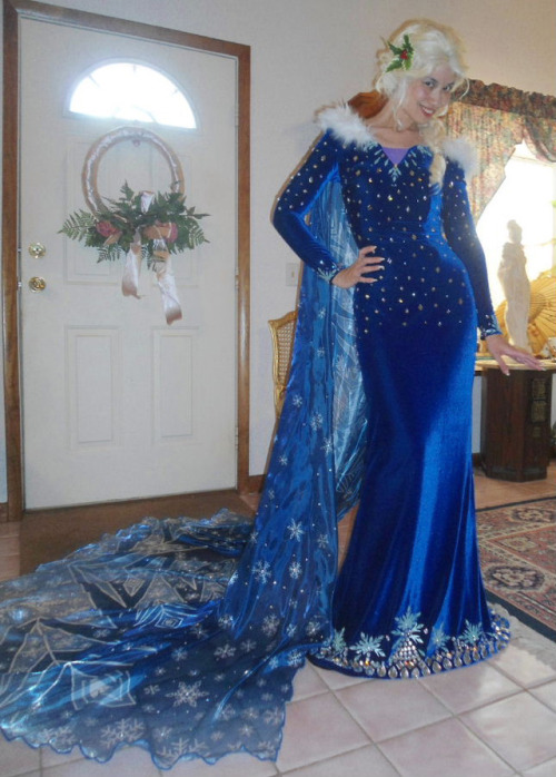 queenelsawestergaard: My Elsa Winter Christmas cosplay! This costume is so elegant and regal–w