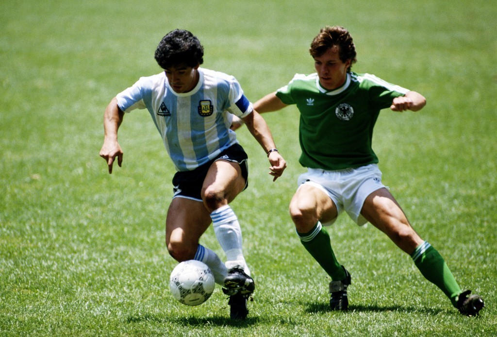 Maradona eludes the man-marking Lothar Matthaus, World Cup ‘86 final.
Source: Giornalettismo