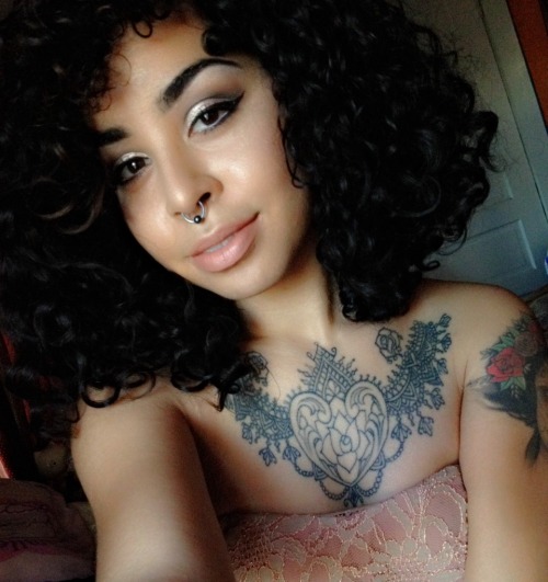 buttholevegan:  ashprincessmidna:  😊  My princess 