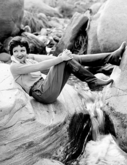 summers-in-hollywood:Claudette Colbert, 1932