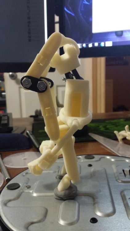 likeableartist:just got myself a brand new Armature Nine figure X3. friend wanted me to make some “poses” so i did. the picture includes the extra anthro legs, and one has a tail attachment.  if any of you want to use these as references, go right