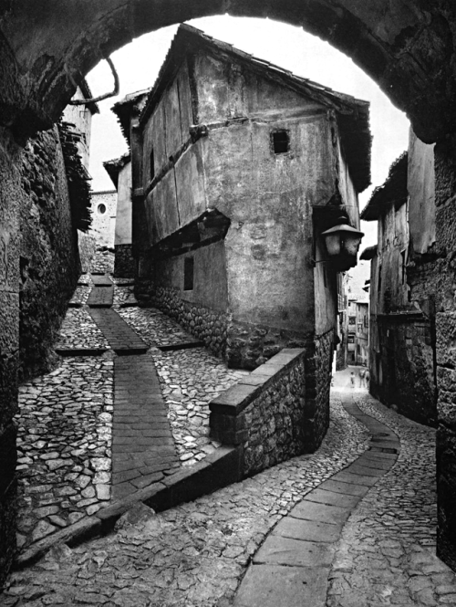 Jean Dieuzaide: Albarracín, Spain, 1955