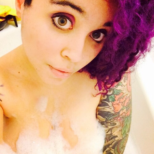 taste-of-envy:  Worlds hottest bubble bath . Great way to start the night 🛀 