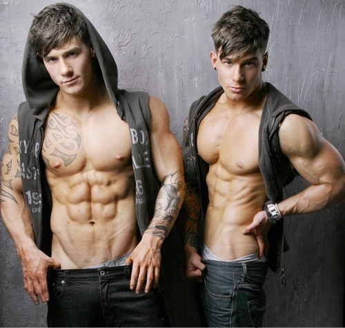 hotcelebs2000:  HARRISON TWINS