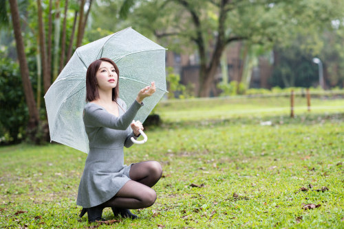 A Rainy Day - Julie - Zhang Qi (張齊)