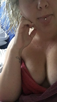 k-ateus:  Sometimes I get red wine drunk and take good titty selfies, I’m not even mad