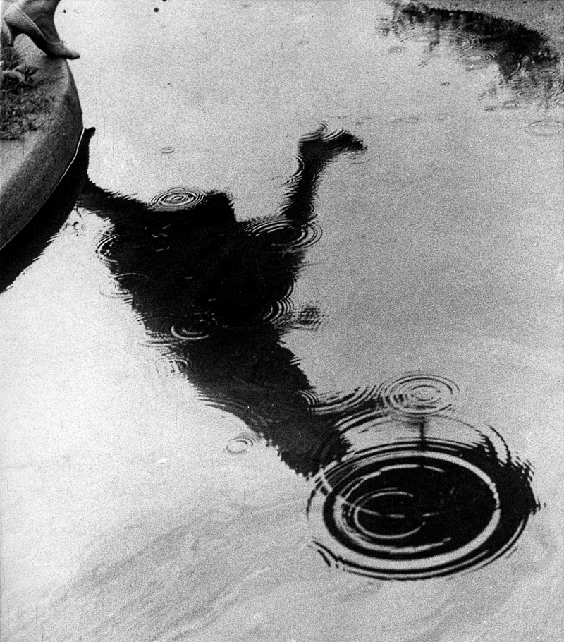  regen (rain), 1959 reflection of a woman, anne hamilton, jumping over a one foot