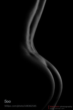 nudeson500px:  … curves … by klauskernphotography
