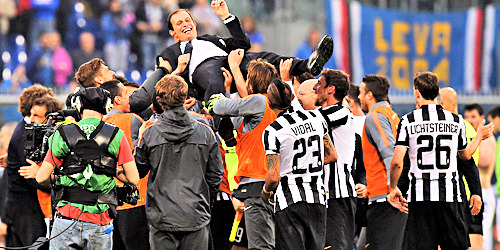 juventusoldlady1897:   ★ ★ ★  CAMPIONI D’ITALIA  2014/2015 ★ ★ ★  