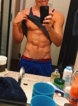 brodays:  Hot Self Pic Studs! Hundreds Of