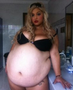 jigglebellylover:  Ms chunky perfect !!!