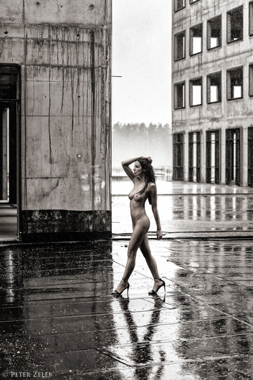 nicenudephotos:  rainy day by ZeleiPeter from http://ift.tt/1akeosS 