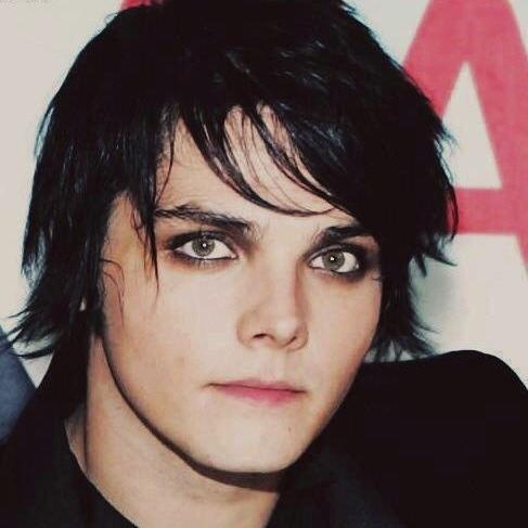 gerard way eyes too far