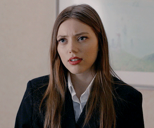 “I Call The Jesus Wood!” Grace Van Dien As Scarlett In V For Vengeance (2022)