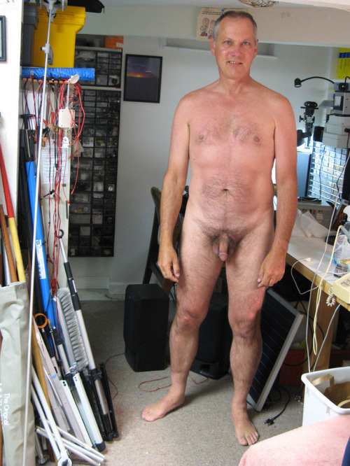 alanh-me:  36k+ follow all things gay, naturist and “eye catching” 